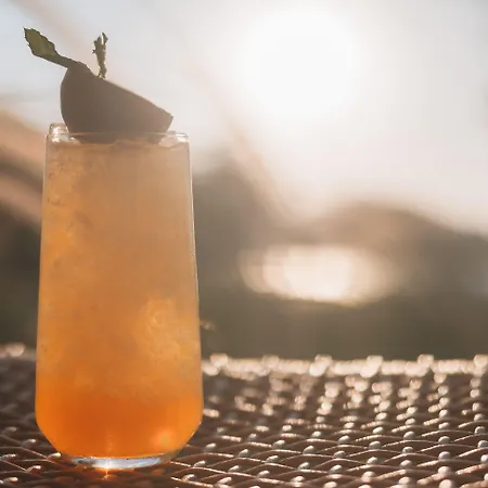 Cove Paros ناوسا